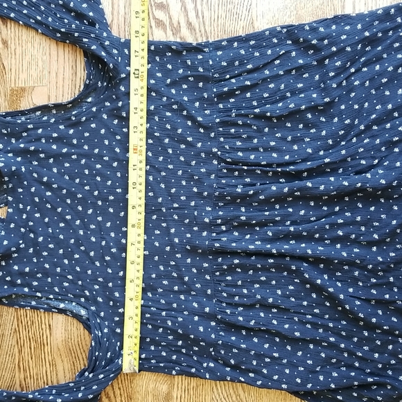 (M) American Eagle Bell Sleeve Viscose Top ❤ Shoulder & Back Cutouts ❤ - Picture 6 of 10